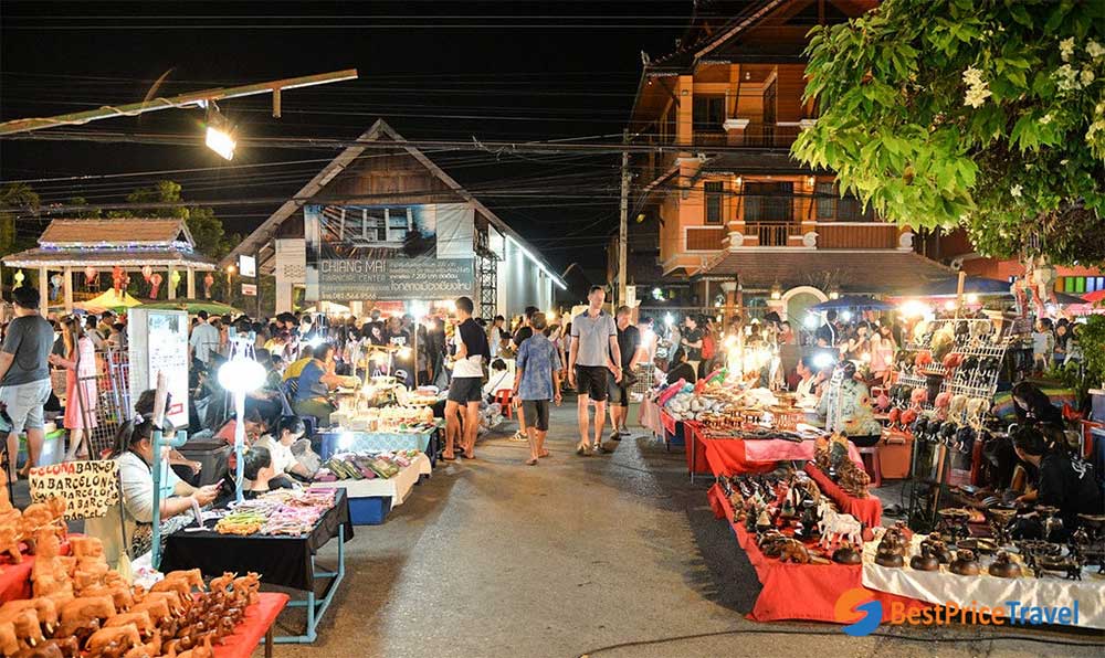 puestos en el mercado nocturno de wua lai